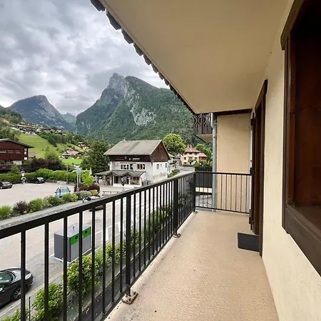 Au Centre Du Village Samoëns